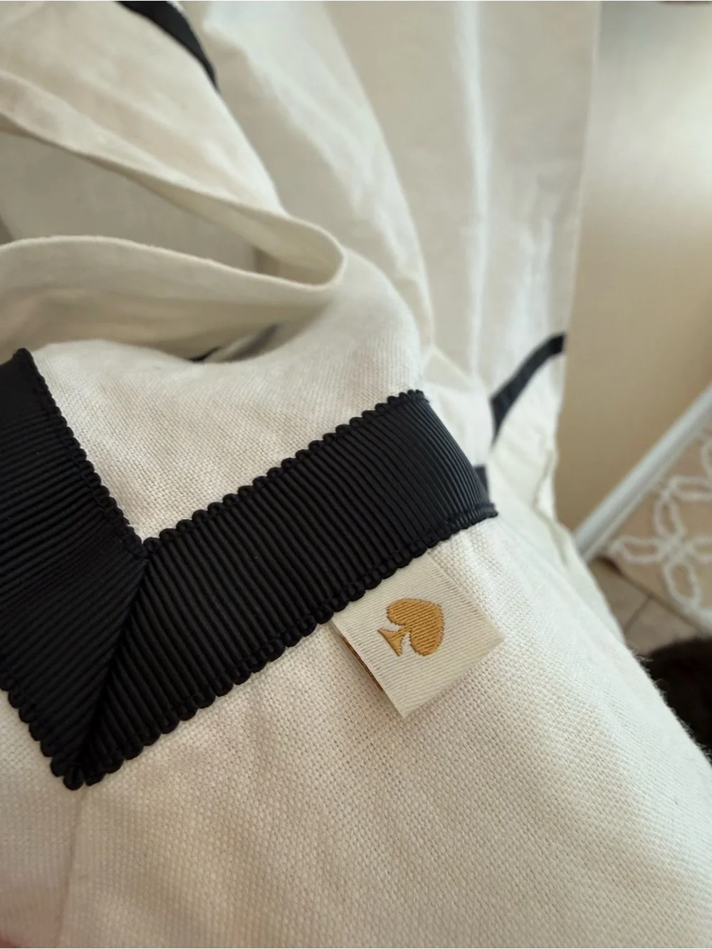 kate spade White and Black Trim table cloth 65 x 52